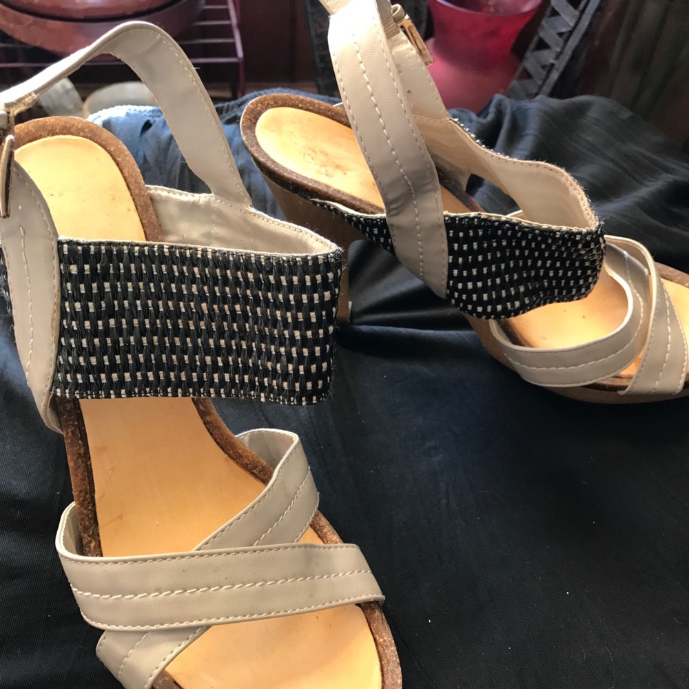 Shoes - Picture 2 of 3